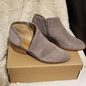 Lucky Brand Felixah size 8.5 color Fog